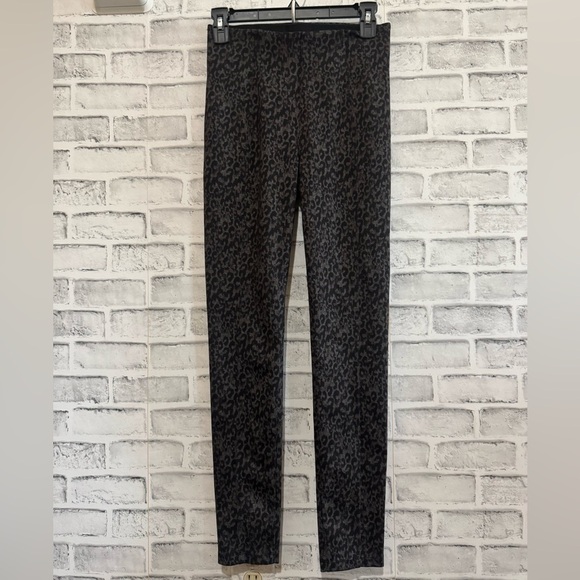 Liverpool Pants - Women’s Liverpool animal leopard print pull on pants leggings Size 2